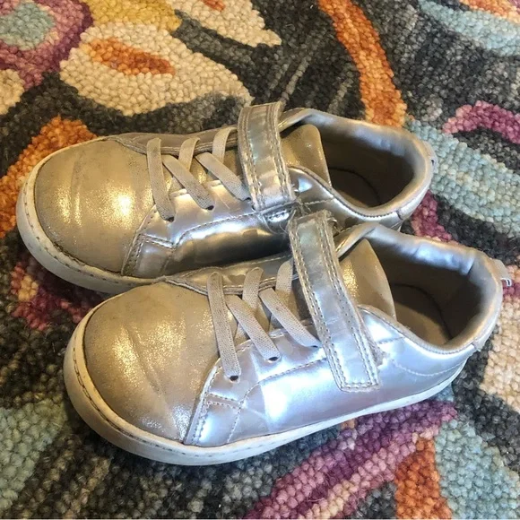 Carter’s girls 11 silver metallic hearts sneakers shoes slip on Velcro strap